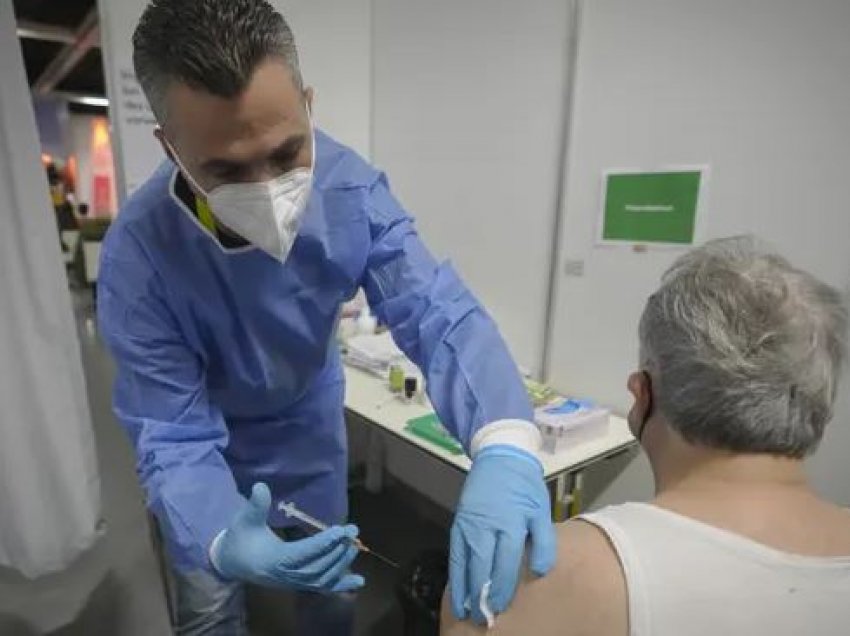 Austria i jep fund kufizimeve të bllokimit kundër COVID-19 për personat e vaksinuar
