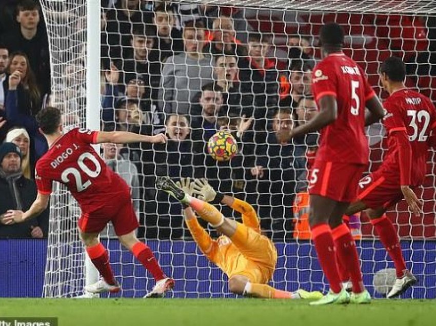Liverpooli triumfon ndaj Newcastles, - 1 pikë nga lideri
