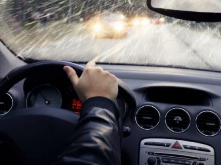 Disa gjëra që shoferët duhet t’i dinë gjatë vozitjes në dimër