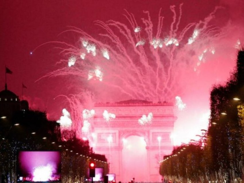 Franca anulon përdorimin e fishekzjarrëve në natën e Vitit të Ri