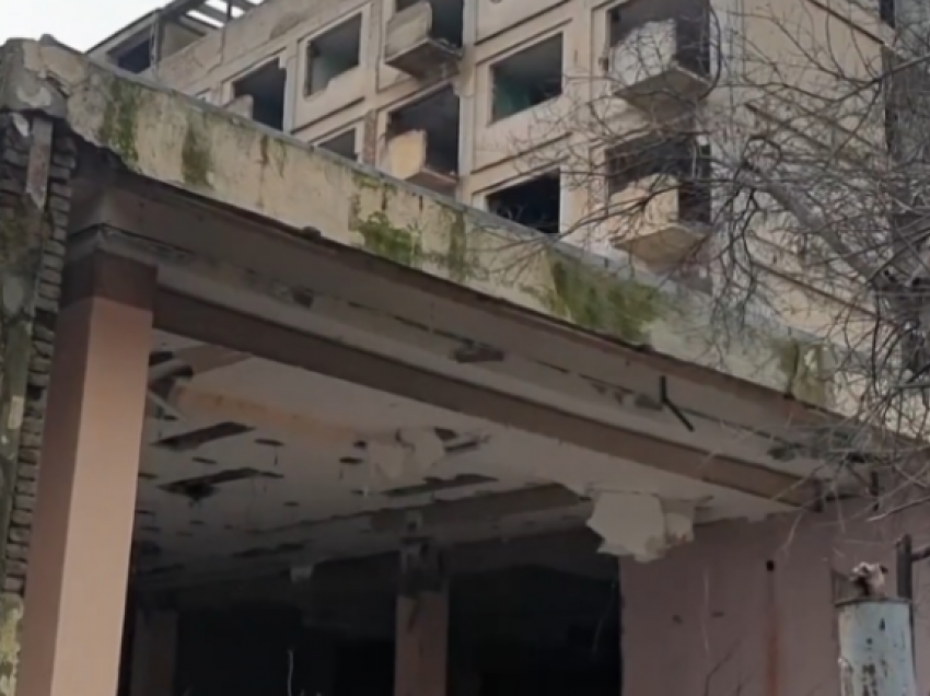 Objekti i lënë pas dore në mes të Kumanovës! Dikur hotel, sot strehimore për narkomanët