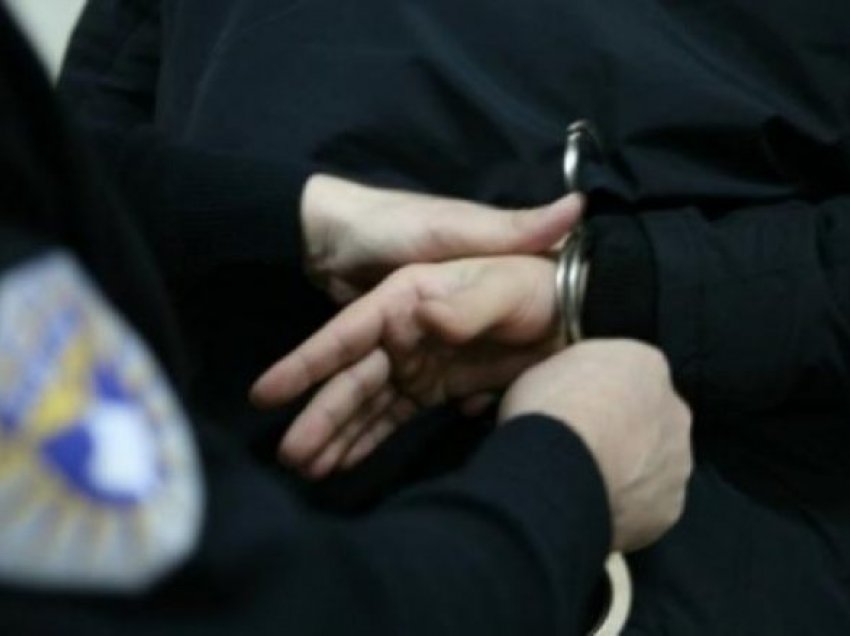 Kanos policin në shtëpinë e tij, arrestohet një person në Mitrovicë