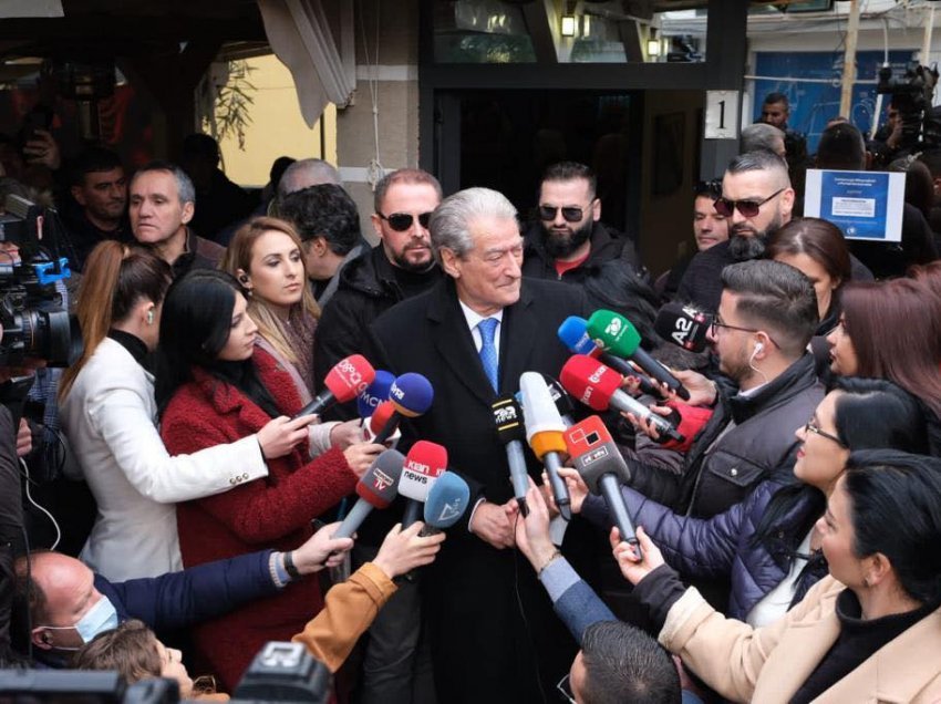 Ja lista e 4 arsyeve të Sali Berishës, pse duhet të protestohet sot kundër Vuçiqit