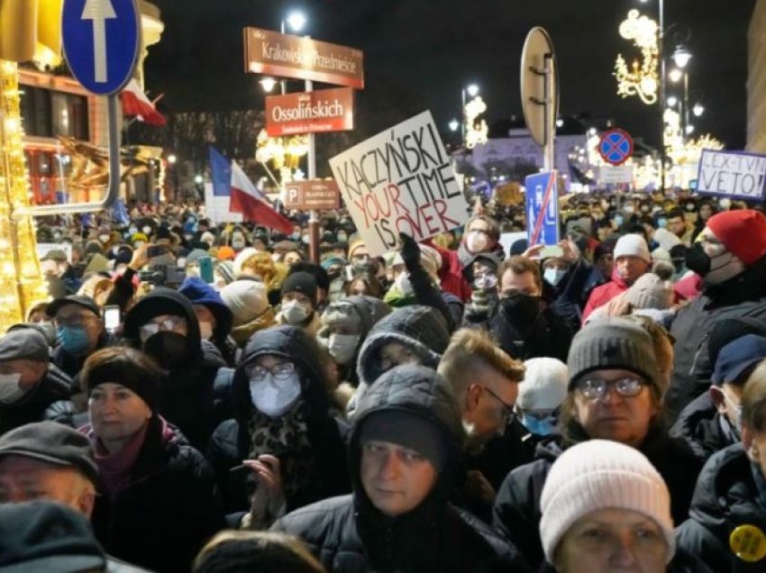 Poloni, protesta në të gjithë vendin në mbrojtje të lirisë së medias