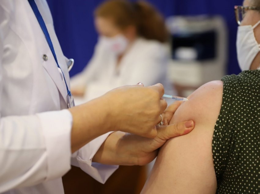 Ministria e Shëndetësisë me apel për qytetarët: Merreni të gjitha dozat e vaksinës