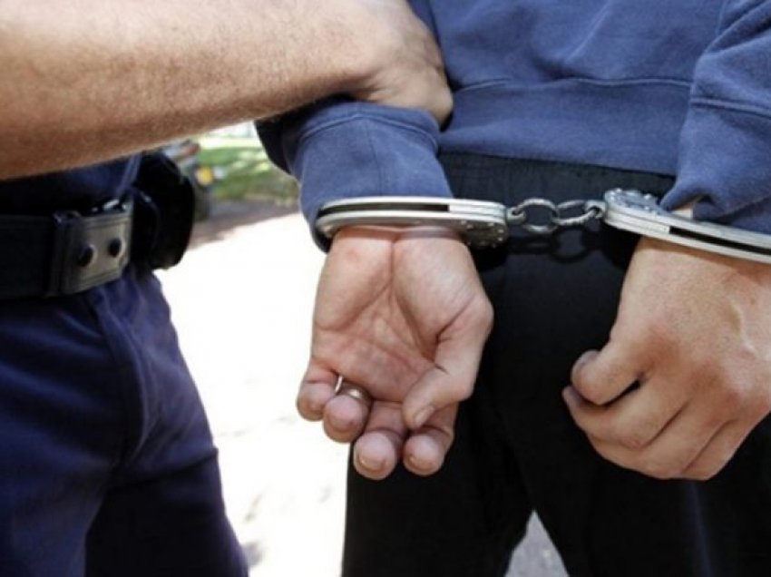 Në Merdar arrestohet serbi, tentoi ta korruptojë zyrtarin policor