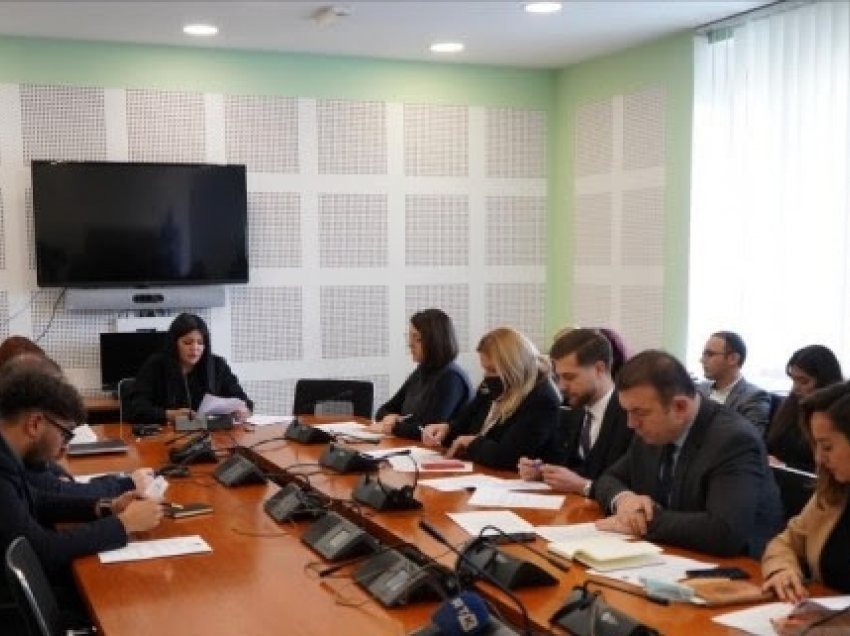 Ministrja Gërvalla nuk shkon të raportojë në Komisionin për Integrime