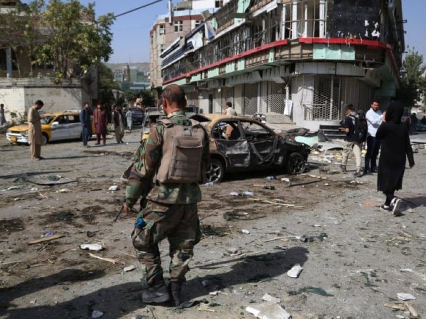 Vritet një sulmues vetëvrasës në portën e zyrës së pasaportave në Kabul