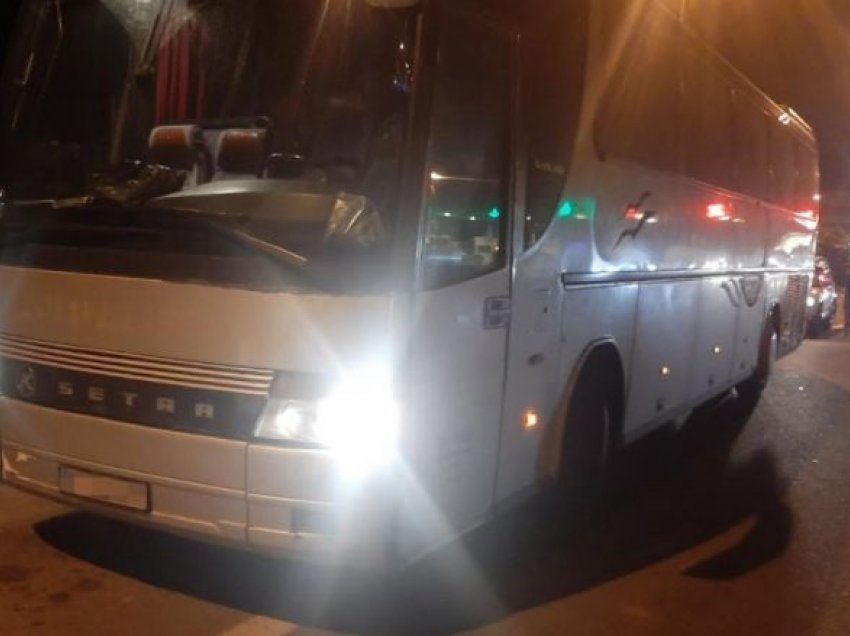 Policia kontrolloi disa autobusë në Tabanoc, parregullsi tek tre shoferë nga Tetova