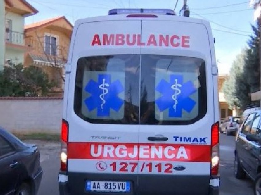 Rrëzohet mbi bordurë, vdes 48 vjeçari në Vlorë