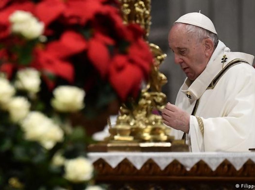 Papa për Krishtlindje: Jepini fund lakmisë
