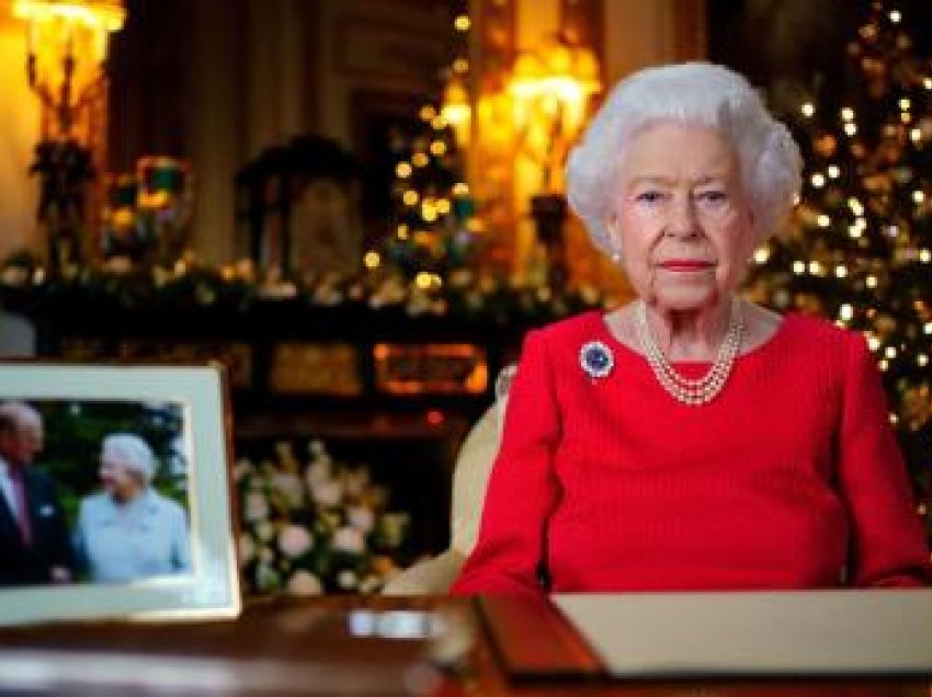 Mbretëresha Elizabeta mesazh emocionues për Krishtlindje/ Kujton bashkëshortin e ndjerë