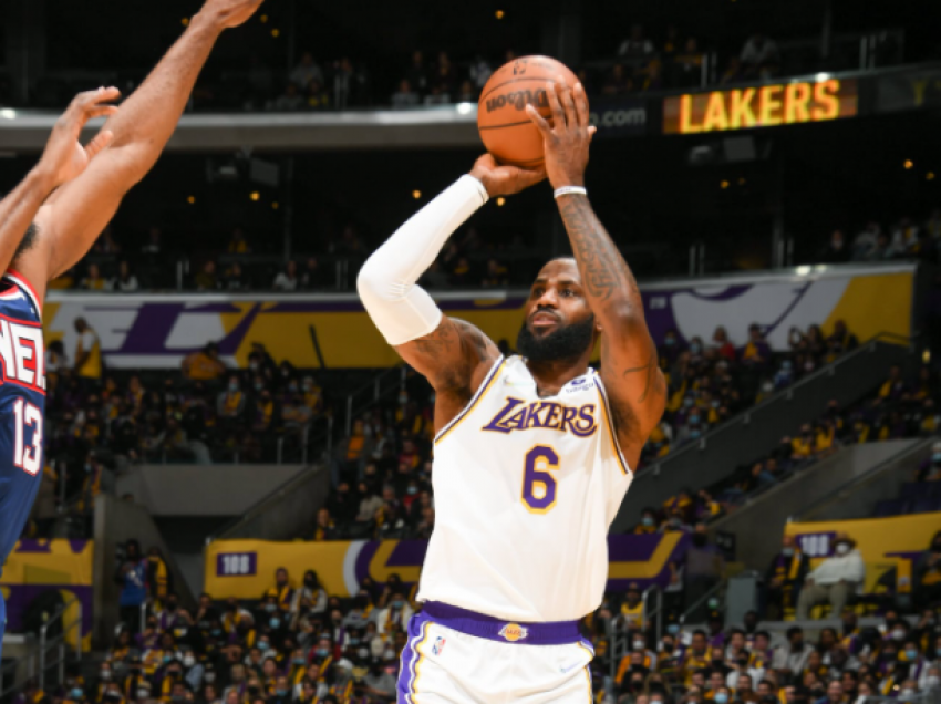 Lakers mposhten nga Brooklyn në Krishtlindje – humbja e pestë radhazi