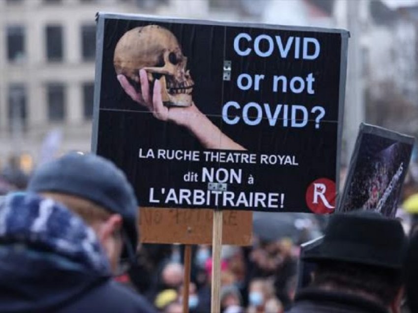 ​Qindra njerëz protestojnë në Bruksel kundër mbylljes së kinemave e teatrove