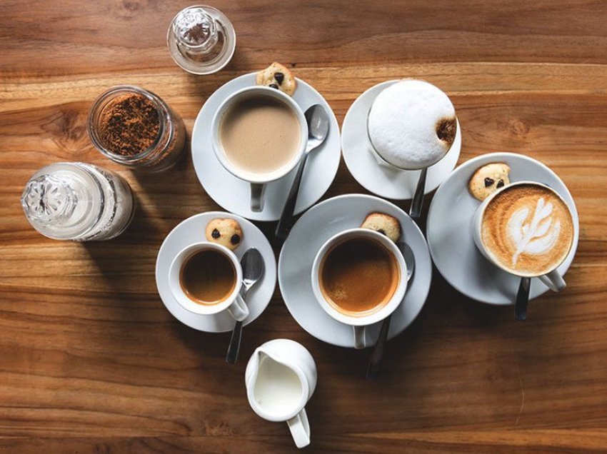 8 shenja që tregojnë se po pini shumë kafe