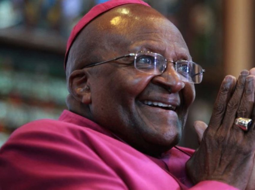 Bota reflekton mbi trashëgiminë që la heroi i anti-aparteidit, Desmond Tutu