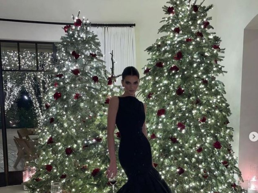 Si Kendall Jenner s’bëhemi dot, po fustanin e festave mund t’ia kopjojmë
