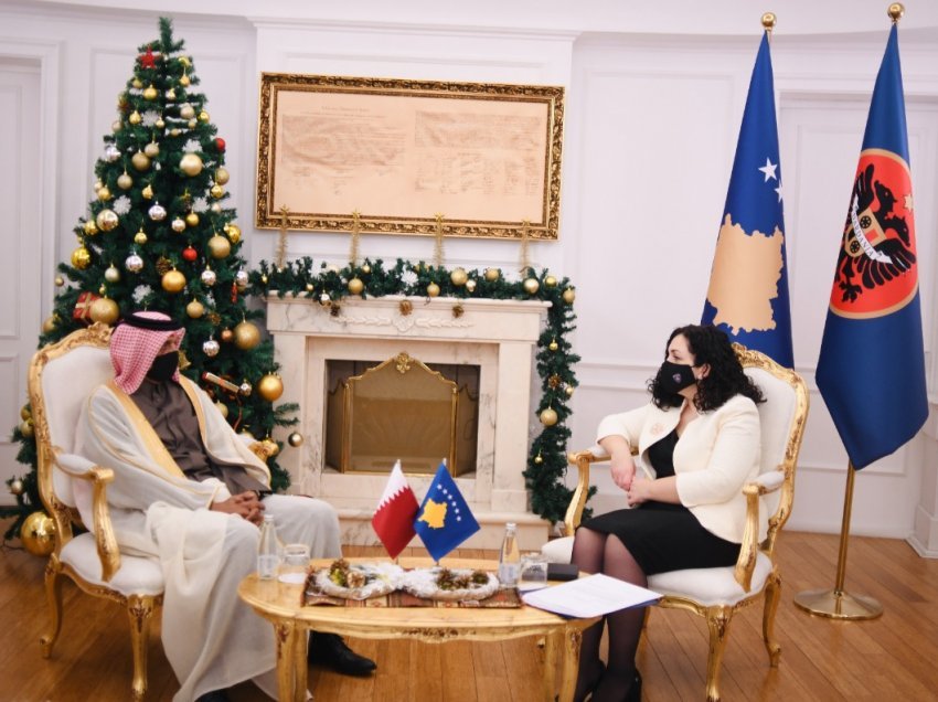 Presidentja Osmani priti në takim ambasadorin jorezident të Katarit në Kosovë, Ali bin Hamad Al-Marri