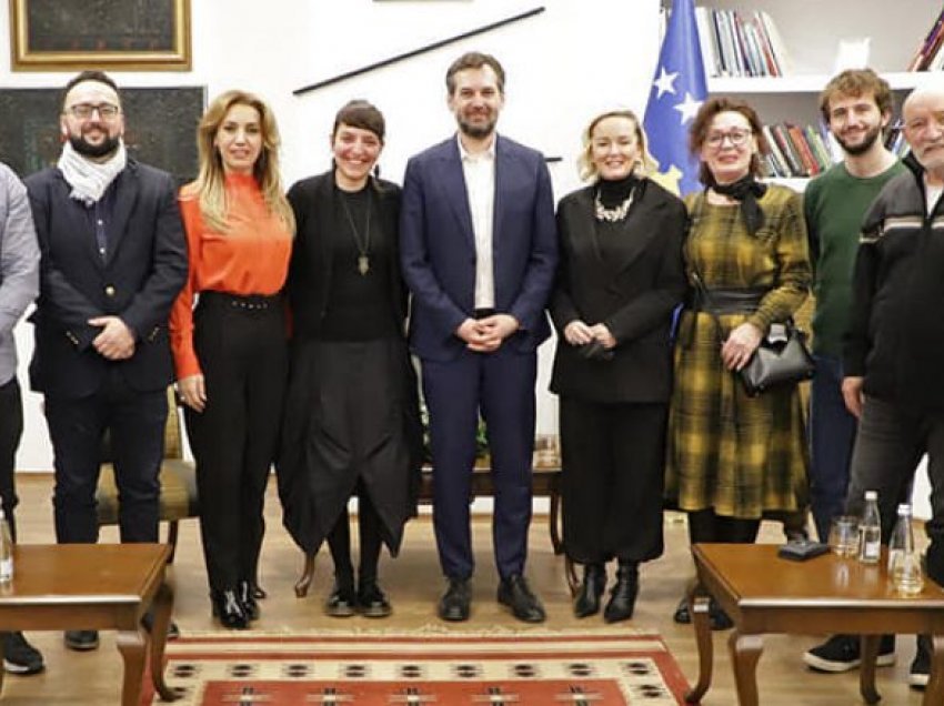 Ministri Çeku pret në takim ekipin e filmit “Zgjoi”: Kinematografia e Kosovës është duke ecur në hap me botën