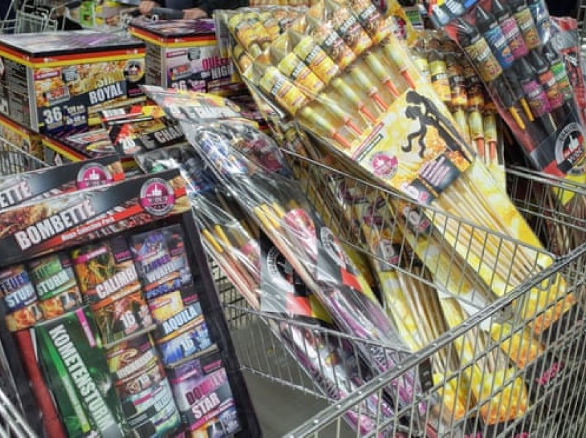 Gjermanët shkojnë në Poloni për të blerë fishekzjarrë pasi shteti ua ndalon shitblerjen