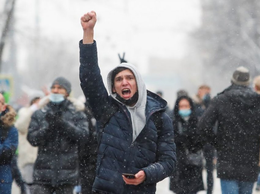 Protestat kundër burgosjes së Navalnyt, mbi 5 mijë të arrestuar 