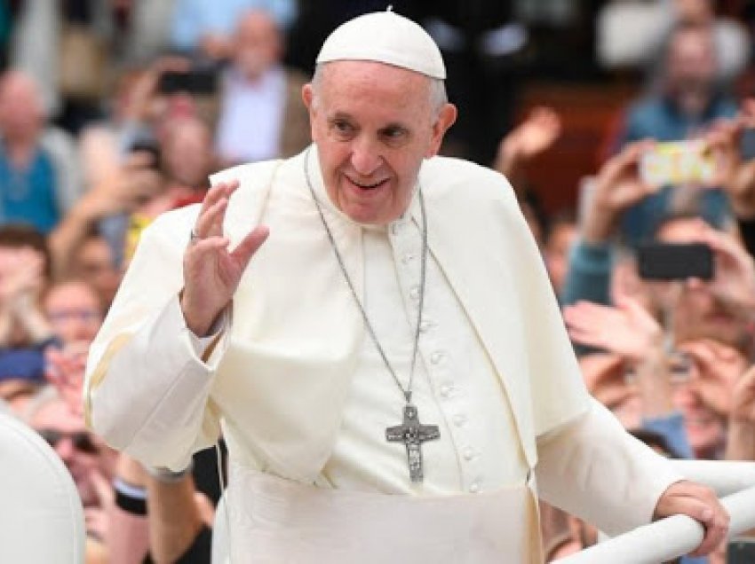 Papa Françesku vendos, e diela e katërt e korrikut do të jetë Dita Botërore e gjyshërve dhe të moshuarve