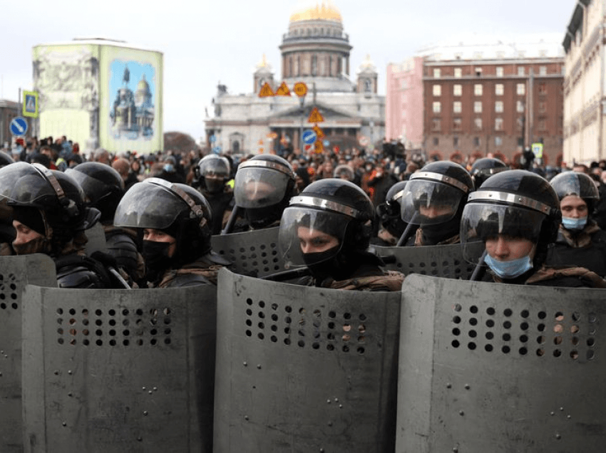 Protestat më të mëdha të epokës së Putinit po rrotullohen mbi Rusinë: A po bien ato në muzgun e Carëve rus?