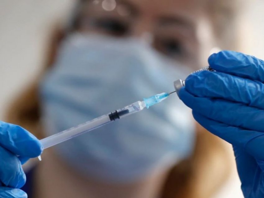 Pasiguria ndaj vaksinave, komunitetet në Britani ende skeptikë, Afrika e Jugut 'ndal' AstraZeneca 