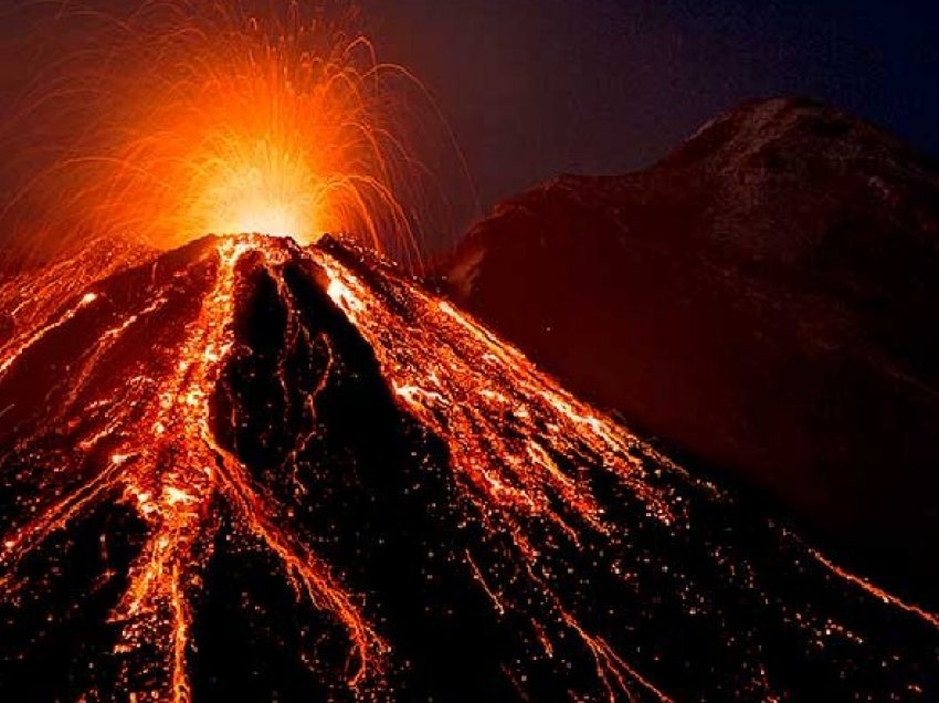 Etna shpërthen sërish, re tymi dhe hi vullkanik në qytetet afër malit