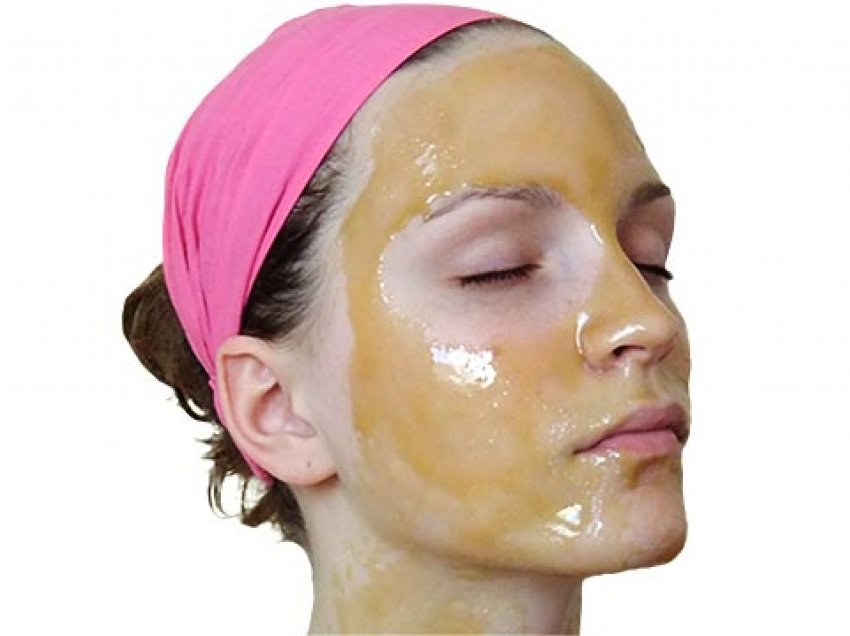 Vajza, ja trajtimi ideal për të larguar çdo papastërti nga fytyra juaj!