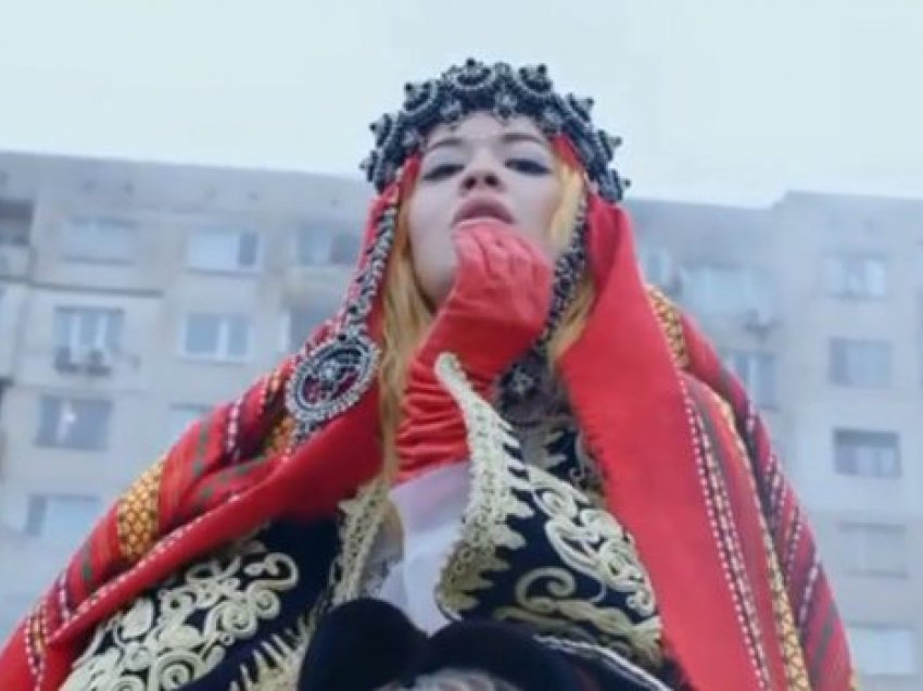 Zgjodhi veshjen tradicionale në klip, Rita Ora: Pikërisht në kohën kur Kosova feston Pavarësinë