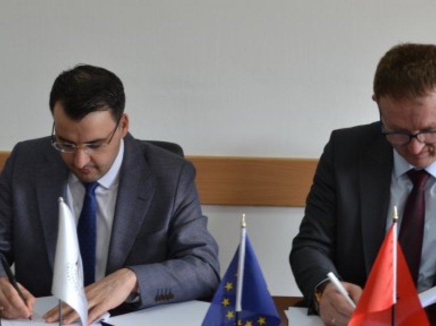 Universiteti “Fehmi Agani” dhe Byroja Kosovare e Sigurimit nënshkruajnë marrëveshje bashkëpunimi