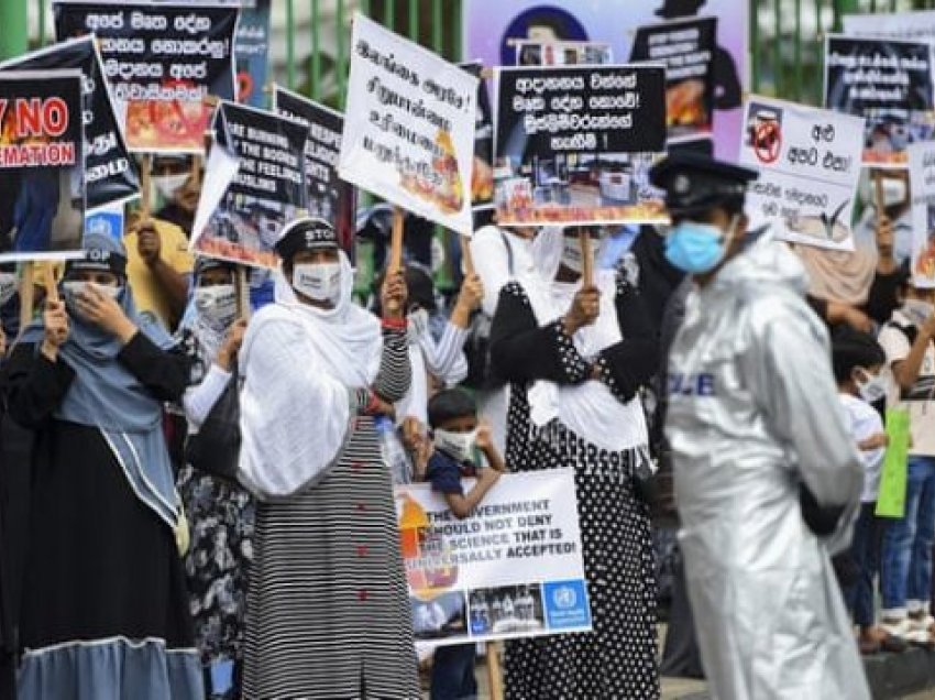 Sri-Lanka djeg kufomat e të vdekurve nga Covidi, familjet myslimane ankohen në OKB
