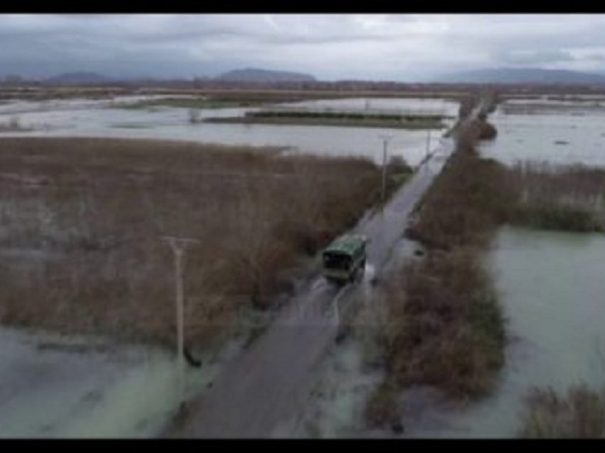 Probleme në Shkodër nga përmbytjet/ Rruga e Obotit e pakalueshme me mjete të larta, 2 shtëpi në ujë