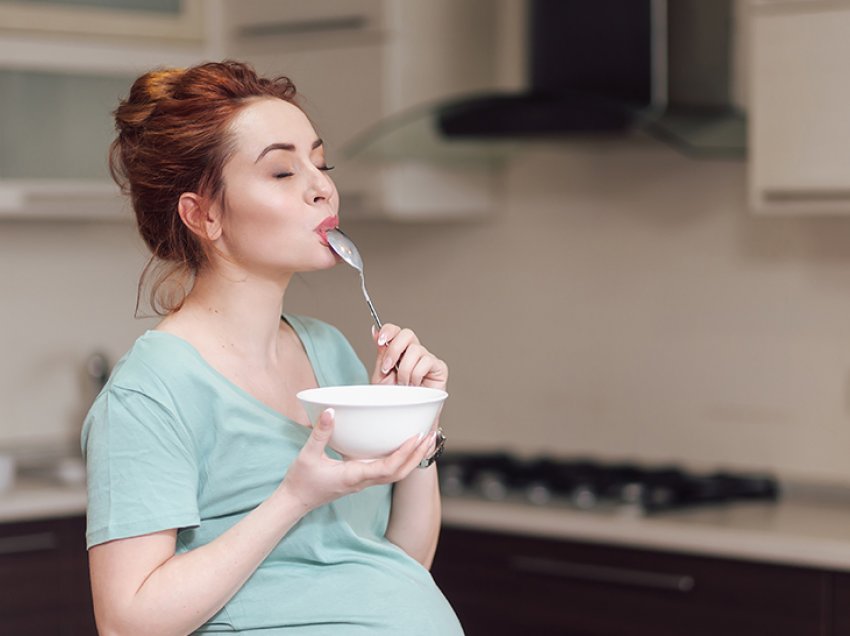 Çfarë ushqime duhet të hanë nënat që janë shtatzënë me binjakë, sipas ekspertëve mjekësor