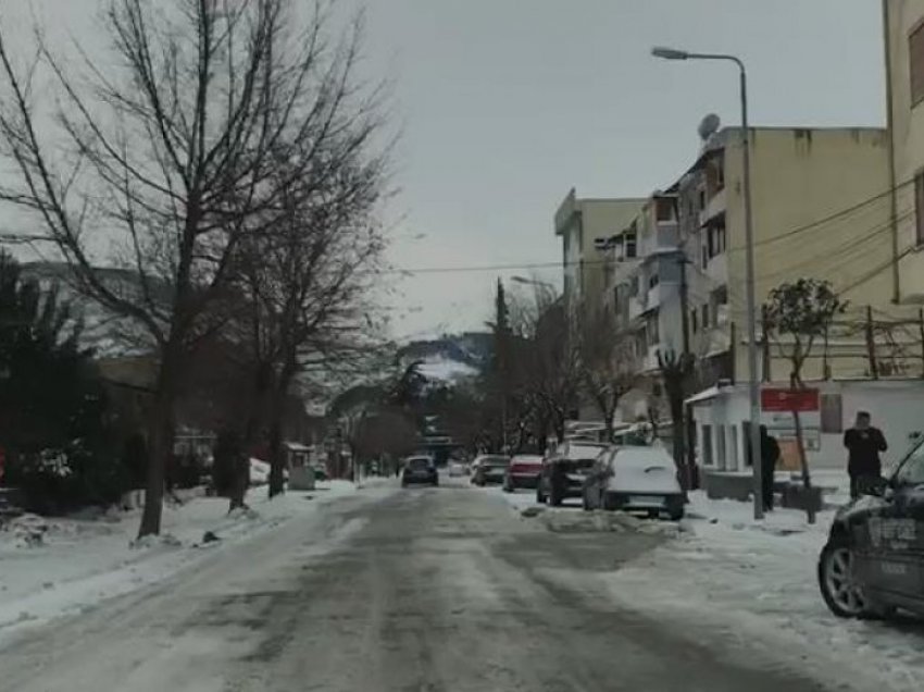Akset nacionale në Elbasan të bllokuara nga ngricat, Librazhdi pa drita prej 24 orësh