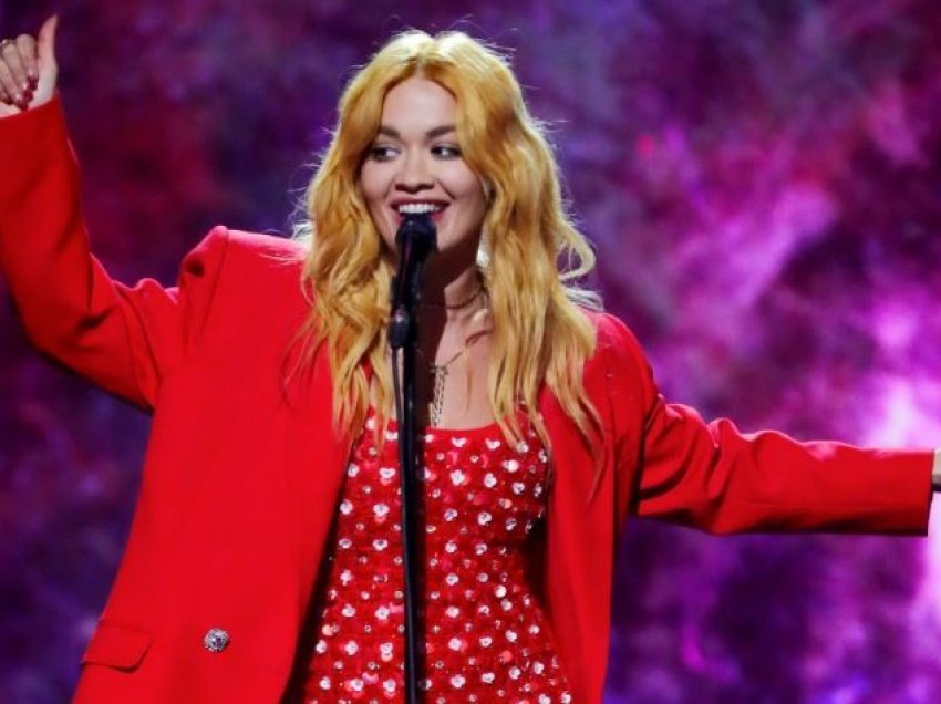 Rita Ora e shkëlqyeshme në performancën e fundit live, por kritikohet nga publiku