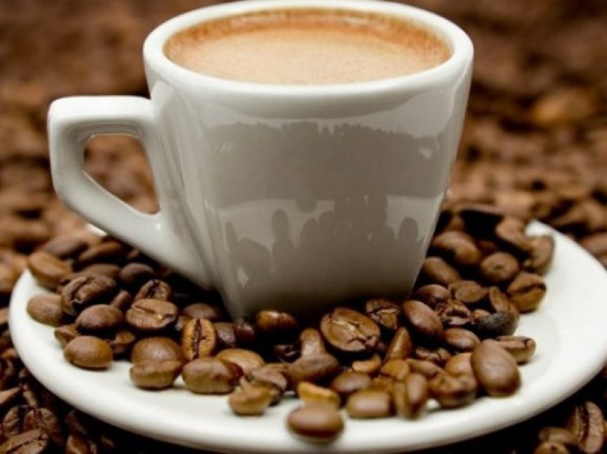 Kafe apo kakao në mëngjes? Ja cila parandalon sëmundjet