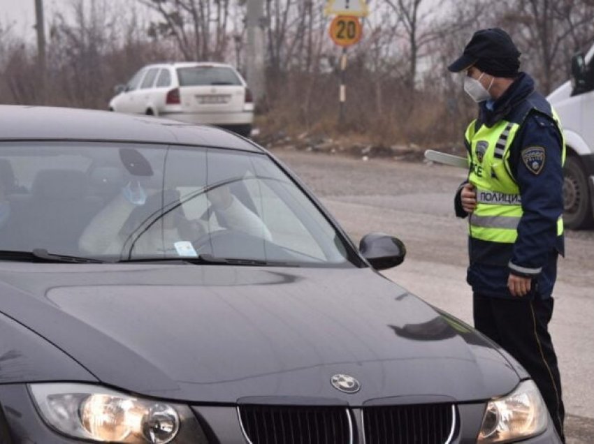 Policia konfiskon një veturë në Tetovë, nuk ishte e regjistruar më shumë se 6 muaj