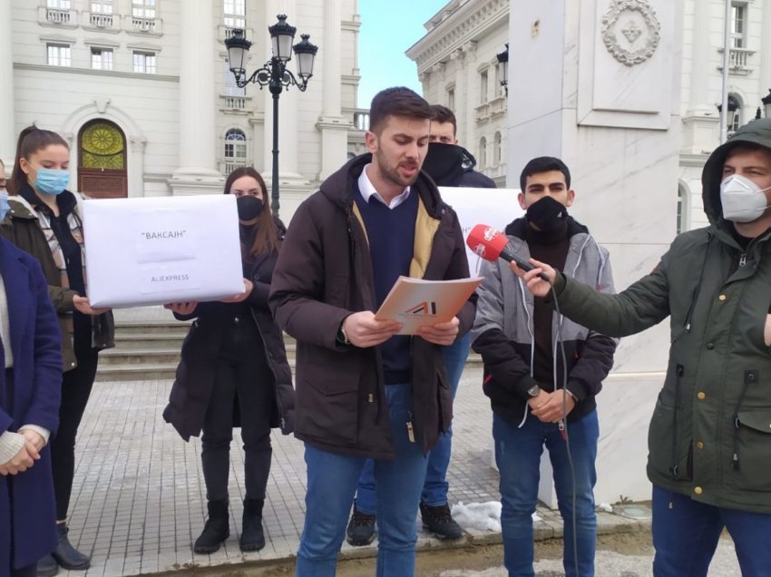 Forumet e Rinisë të koalicionit Aleanca për Shqiptarët & Alternativa: Kryeministër, po t’i japim dy kuti me vaksina, veç mos u tall me qytetarët