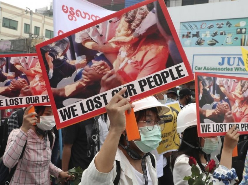 Punonjësit futen në grevë në Birmani, injorojnë thirrjet e Ushtrisë