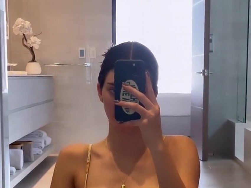Kendall Jenner i zhvishet 'pasqyrës'