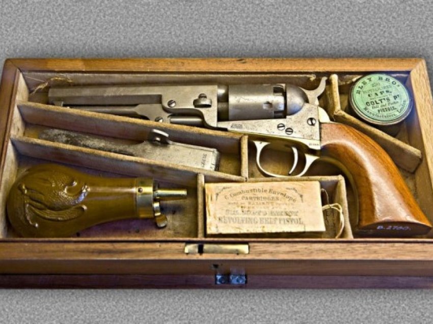 ​Pistoleta me pesë fishekë e shpikur para 185 vjetëve