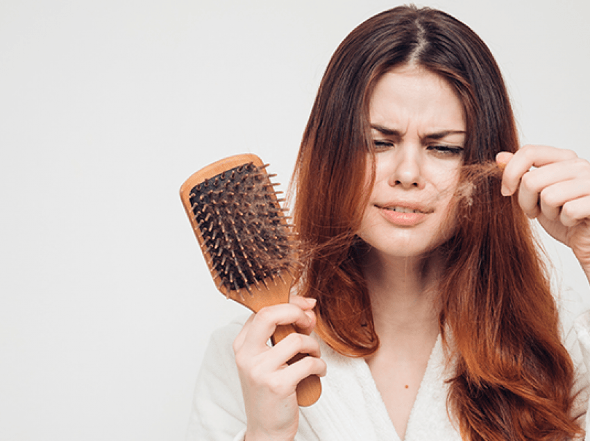 Rënia e flokëve identifikohet si simptomë afatgjatë e koronavirusit