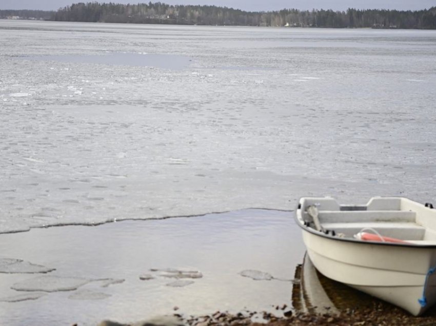 E rëndë: Thyhet akulli i liqenit, vdesin 4 persona