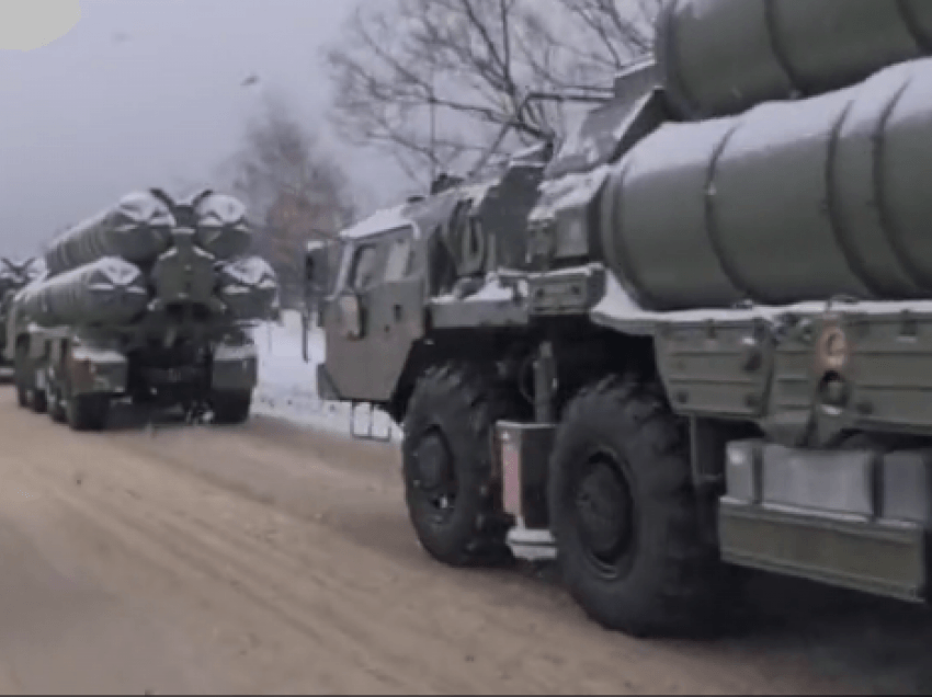 Raketa-lëshuesja që tmerron pilotët në luftë, ngec në trafikun e rrugëve të akullta ruse
