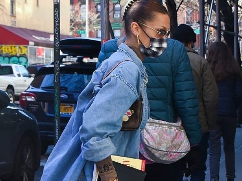 Gjatë shëtitjes në New York, Bella Hadid shfaqet e veshur plot stil