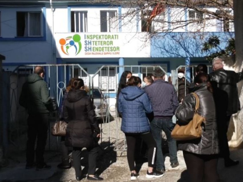 Qytetarët e Vlorës në radhë për tamponë, Elbasan rriten rastet e reja