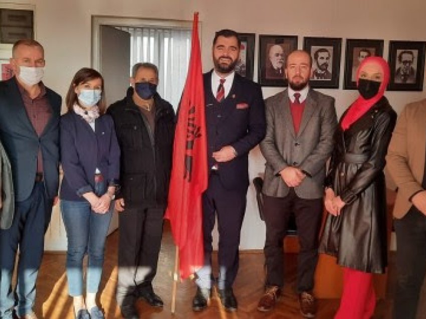 ​Serbisë i pengon ngritja e flamurit kombëtar të shqiptarëve në Preshevë, ngrit padi ndaj Mustafës