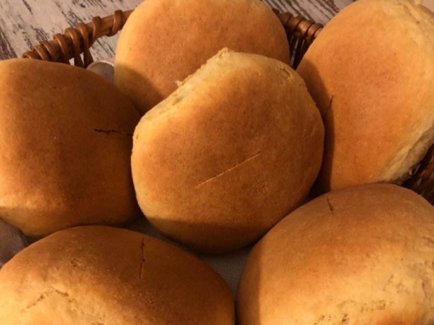 Bukë të vogla me miell gruri dhe misri – Kulaçët plot shëndet